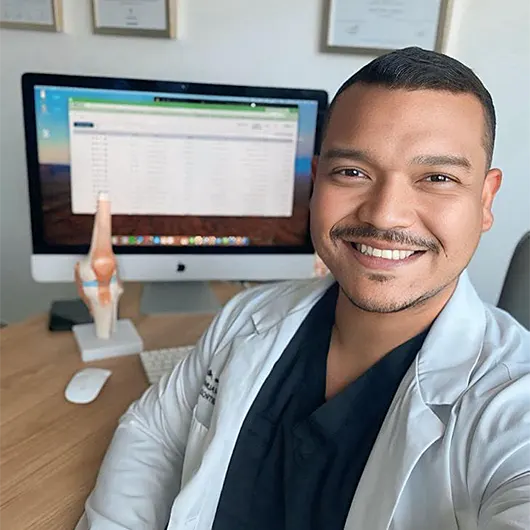 Dr. Oscar León Alejandro